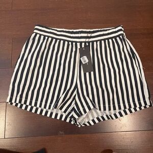 nwt vero moda Striped Black and White Women's Shorts small